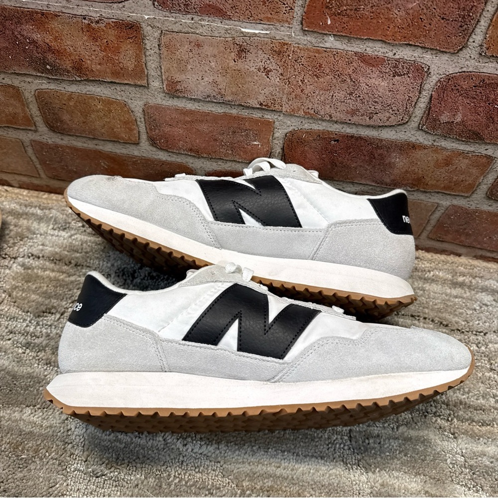 New Balance 327  White and Black Sneakers men’s Sz 11 D - Picture 9 of 12